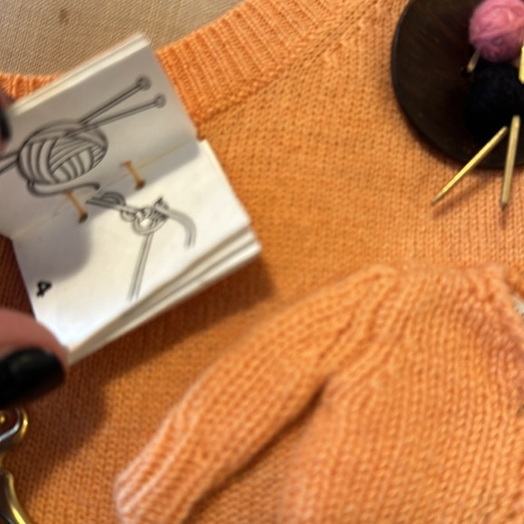 Moschino Peach Orange Cashmere Sweater Thread Spool Hanger Scissors RARE - Picture 4 of 13